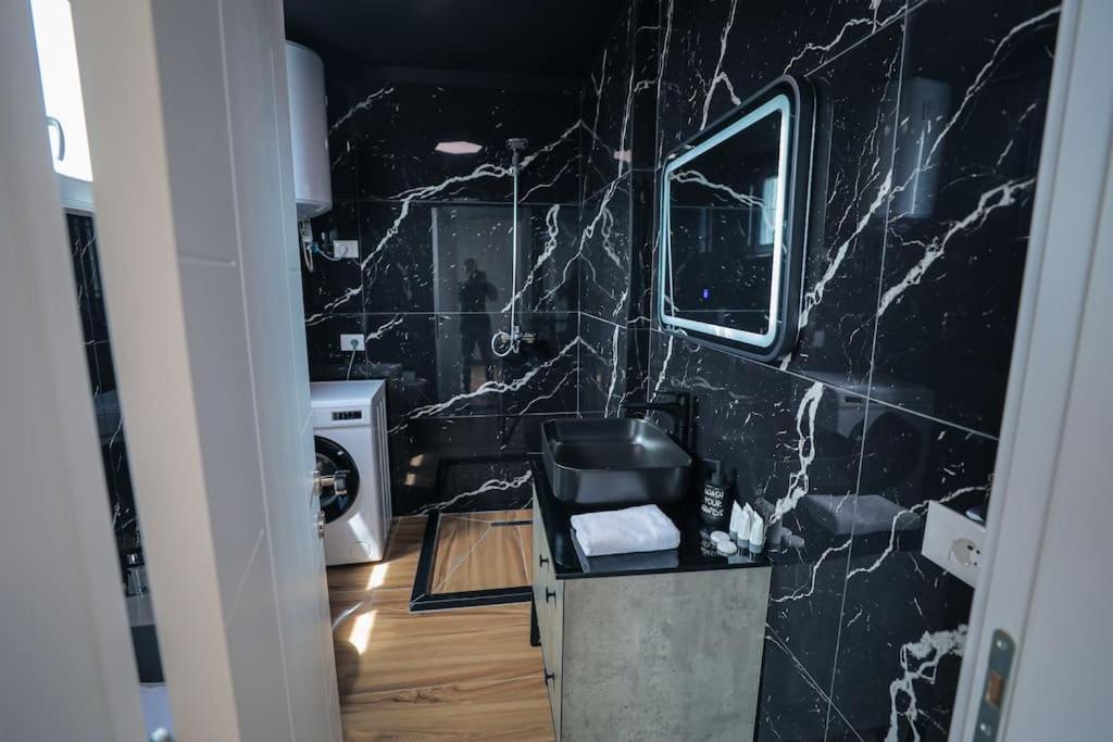 Miku Apartment-Upscale 2Bdr Apartment With A Spectacular View Тирана Екстериор снимка