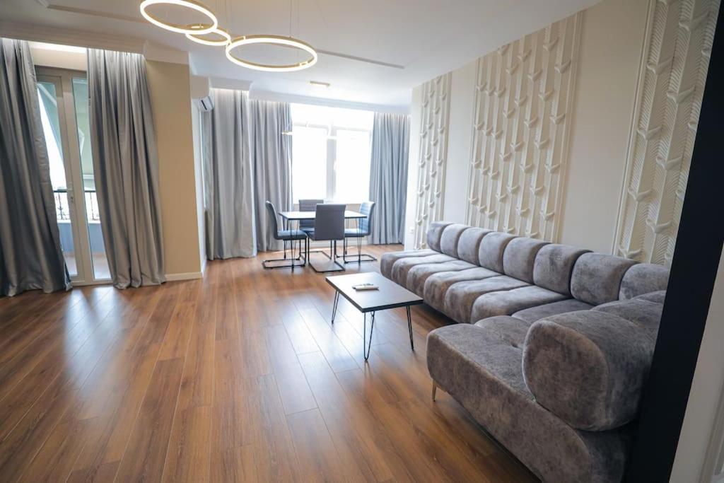 Miku Apartment-Upscale 2Bdr Apartment With A Spectacular View Тирана Екстериор снимка