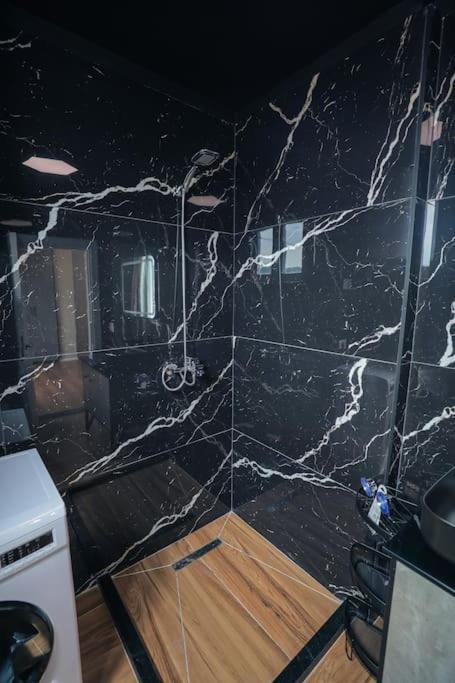 Miku Apartment-Upscale 2Bdr Apartment With A Spectacular View Тирана Екстериор снимка